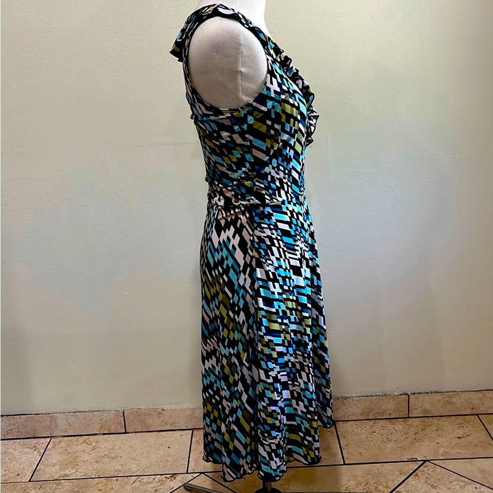 Women’s Dress Size Small sleeveless with geometric print. Body flattering